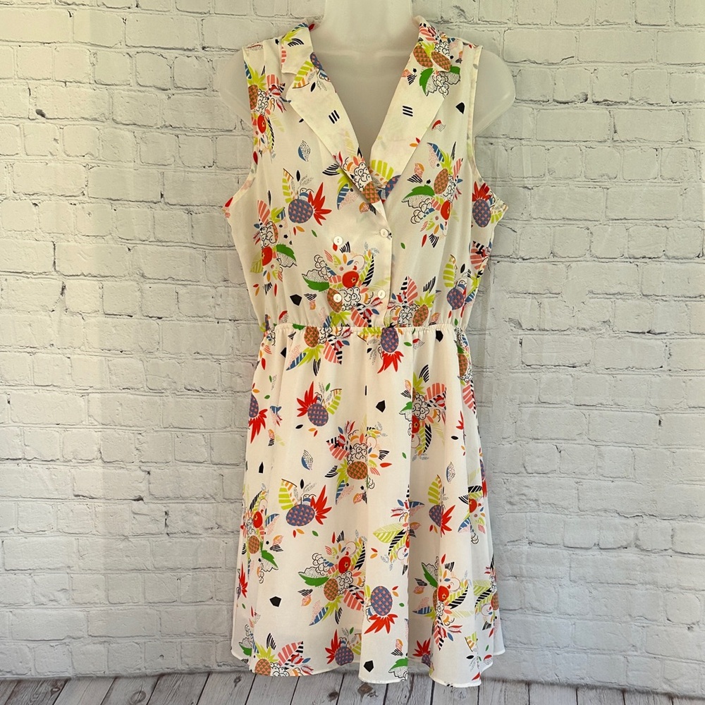 Cooperative White Fruity/Floral Print V-Neck Dress Collared Dress size M